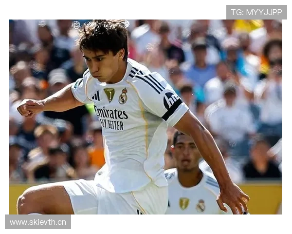 皇马表面稳如泰山,实则节奏混乱结构崩坏,稳定性面临考验 皇马表面稳如泰山,实则节奏混乱结构崩坏,稳定性面临考验