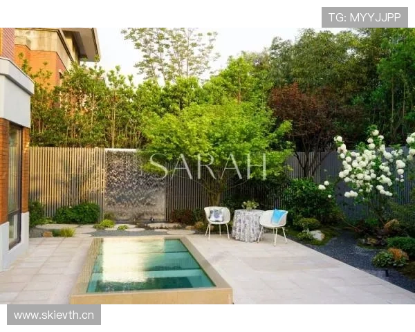 余依婷居然把家里花园改成了迷你赛场，隔壁大叔都馋疯了！